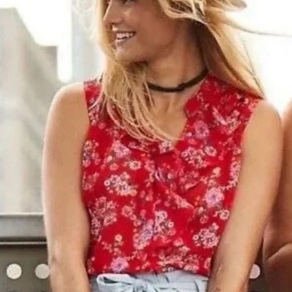 CABI “Crush” Ruffle V Neck Sleeveless Soft Feminine Rose Print on Bold Red Top M - Picture 3 of 9